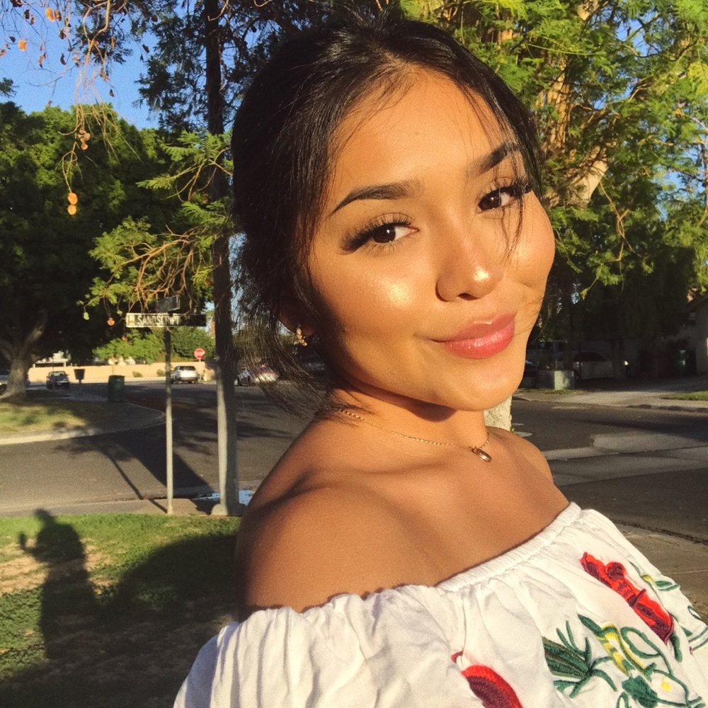 Meet your Posher, Mia